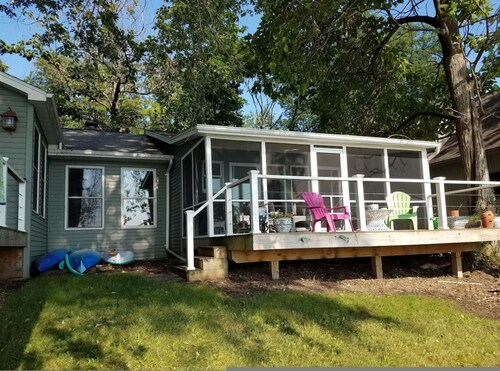 Large Newly Remodeled Lake House Right on the Water Sleeps 24
