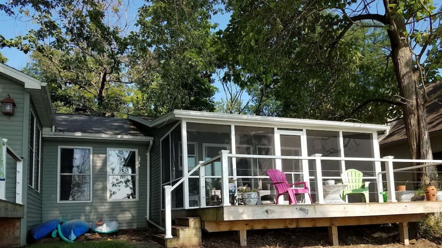 Large Newly Remodeled Lake House Right on the Water Sleeps 24