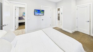 House - Siesta Sunsets Tropical Siesta Key Getaway Private Heated Pool Fire Pit Walk to Beach Village (Siesta Key)