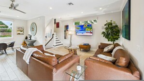House - Siesta Sunsets Tropical Siesta Key Getaway Private Heated Pool Fire Pit Walk to Beach Village (Siesta Key)
