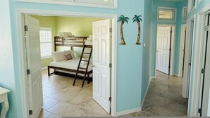3 bedrooms - NEW Listing Barefoot Bliss Gulf Views Heated Pool Spa Golf Cart Incl Game Rm Tiki Bar Sleeps 8 (Holmes Beach)