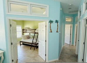 House, Accessible - NEW Listing Barefoot Bliss Gulf Views Heated Pool Spa Golf Cart Incl Game Rm Tiki Bar Sleeps 8 (Holmes Beach)