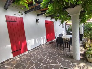 Outdoor dining - Coastal Retreat in Lignano Sabbiadoro (Lignano Sabbiadoro)