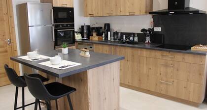 L'Épine Apartment for 6-8 Guests with Wi-Fi in Champagny en Vanoise