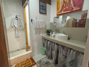 Bathroom - Ian's Place (Bacolod)