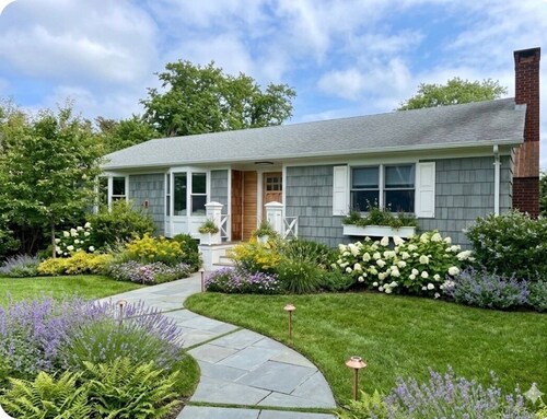 Peaceful house in Sag Harbor perfect for a relaxing poolside getaway