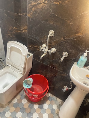 A bathroom with a toilet, bidet, and sink.