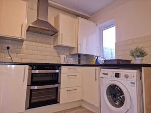 Unclassified image, 3 of 6, button - Nice Living Serviced Accommodations  (BIRMINGHAM, WEST MIDLANDS.)