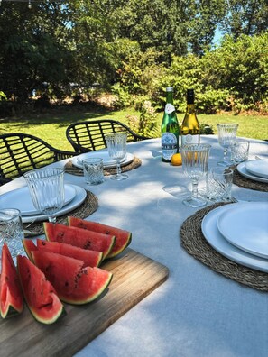 Outdoor dining - Vrbo Property (Hoogersmilde)