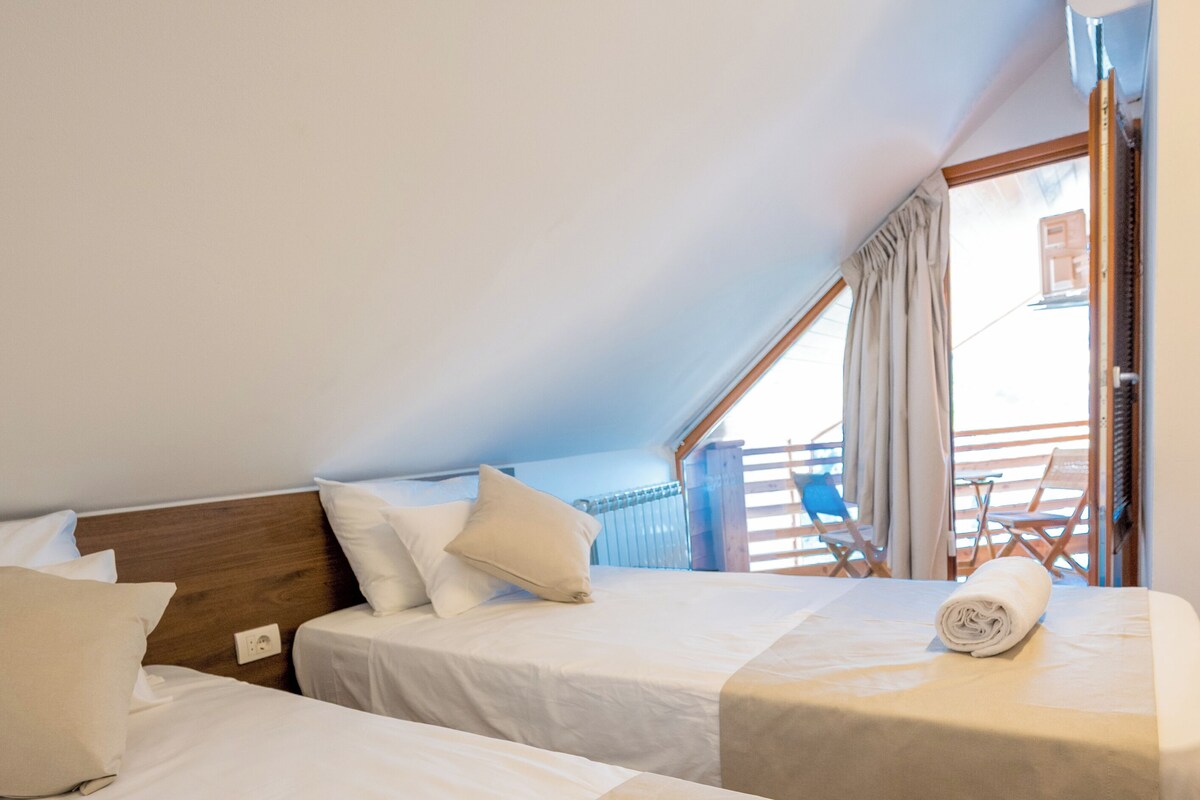 Double Room, Balcony