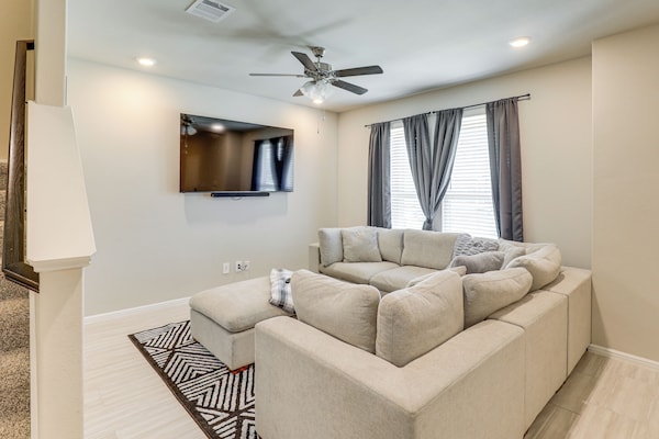 Family-friendly Fort Worth Home: Private Yard - Arlington, TX