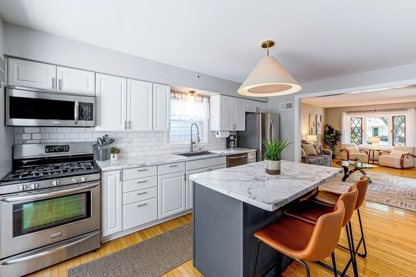 Close To Downtown Milwaukee & Mid-term Friendly! - Big Bend, WI