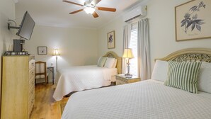 Interior - Steps to Dtwn Shops & Eats! Studio 19 Mi to Albany (Sylvester)
