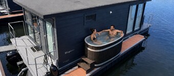 Houseboat Marina With Hot Tub