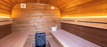 Houseboat Marina With Hot Tub