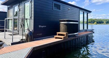 Houseboat Marina With Hot Tub