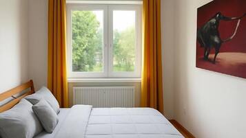 Desk, WiFi, bed sheets