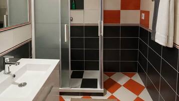 Shower, towels