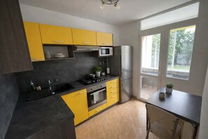 Fridge, microwave, oven, stovetop