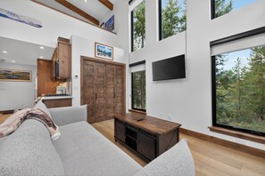 Fernseher, Kamin