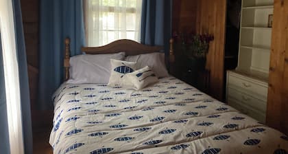 Lakefront Retreat for couples and families