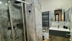 Apartment | Bilik Mandi