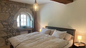 WiFi, bed sheets
