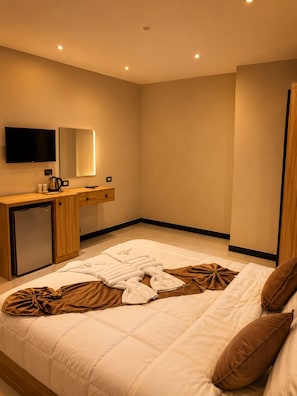 Basic Double Room, Non Smoking | In-room safe, soundproofing, iron/ironing board, free WiFi - Casablanca Pyramids View Hotel (Giza Governorate)