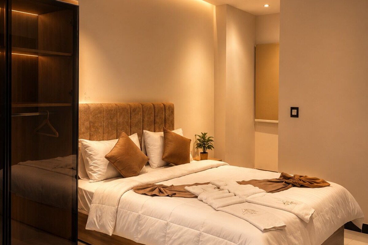 Basic Double Room, Non Smoking | In-room safe, soundproofing, iron/ironing board, free WiFi
