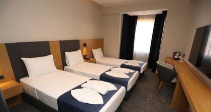 Derik Housetroya Hotel
