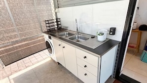 House - Zen Hideout Studio Near Hospital Uni Study (Darwin)