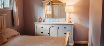   * Lakefront Fall Escape • Hot Tub & Fireplace