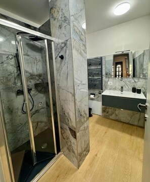 Bathroom - Casa Magenta Apartment 5 (Valeggio sul Mincio)