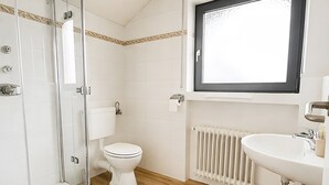 Dusch, hårtork och handdukar