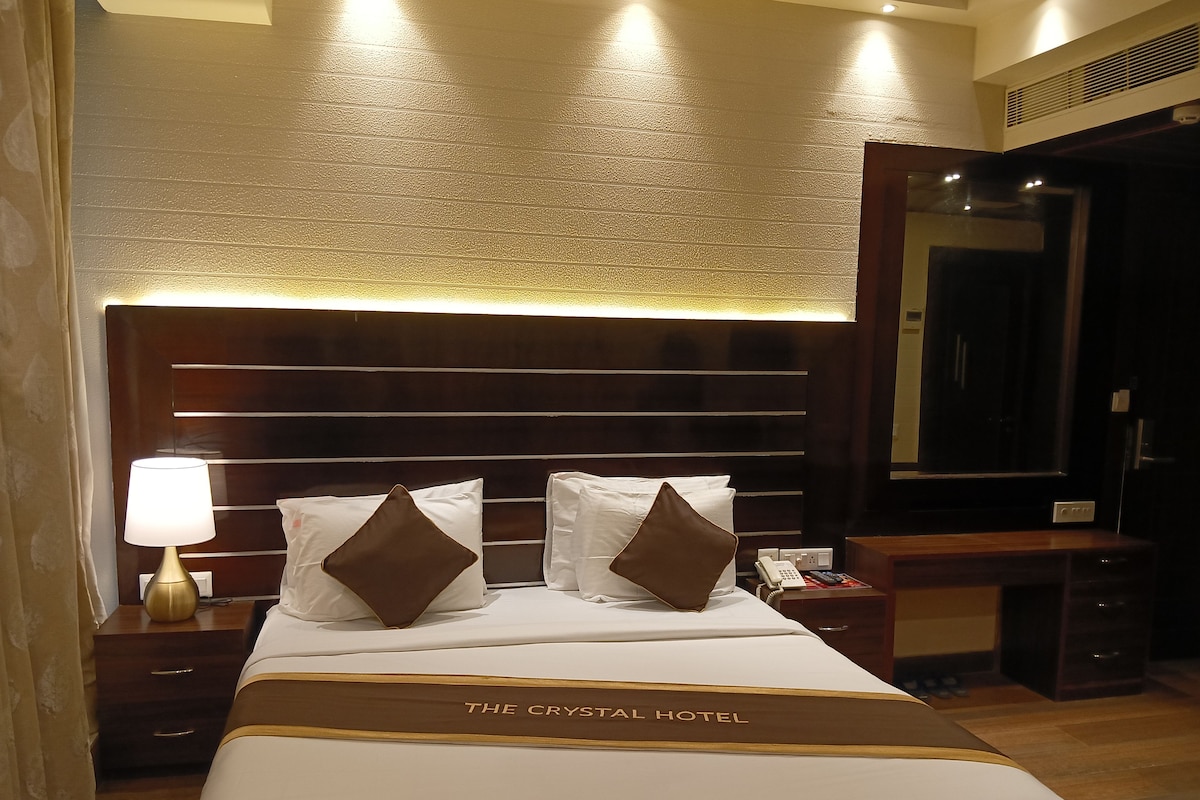 Kamar Double Mewah, 1 Tempat Tidur King, pemandangan kota | Wi-Fi gratis