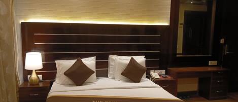 Luxury Double Room, 1 King Bed, City View