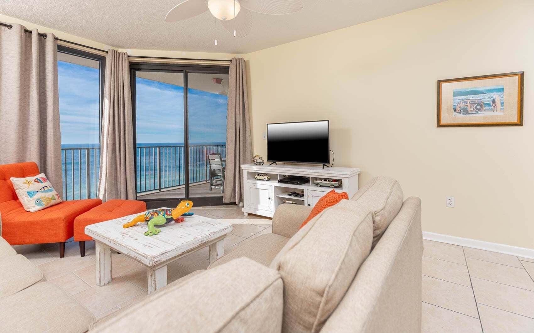 Condo, 2 phòng ngủ | Khu phòng khách