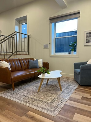 Living area - Stylish Downtown Unit With Historic Charm 3 Bedroom Apts (Bloomington)