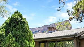 House, 5 Bedrooms | Exterior