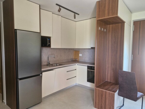 Private kitchen - Apartment 'Maslina' with Sea View, Wi-Fi and Air Conditioning (Bužinija)