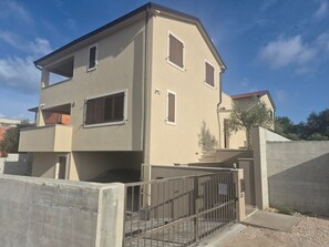 Exterior - Apartment 'Maslina' with Sea View, Wi-Fi and Air Conditioning (Bužinija)