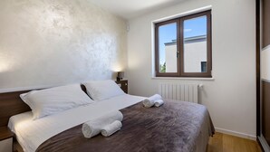 WiFi, bed sheets