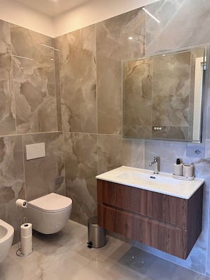 Unclassified image, 4 of 20, button - Modern 2-Bedroom Apartment. Your base for exploring Umbria in comfort and style (Perugia)