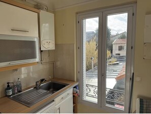 Unclassified image, 2 of 11, button - Chic & Cozy 2-Bedroom Apartment Near Paris - Special Offer at the End of August! (Charenton-le-Pont)