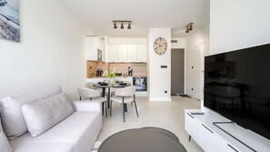 Apartamento | Área de estar | TV de tela plana 30 polegadas com canais digitais