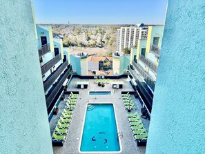 A rooftop pool with multiple lounge chairs and a view of the surrounding area. - Oceanfront 1BR Sleeps 4-6 Myrtle Beach 421 (Myrtle Beach)
