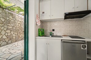 Private kitchen - One Bedroom 8 Apartment with Garden View, Wi-Fi, and Air Conditioning (Lefkada Municipality)