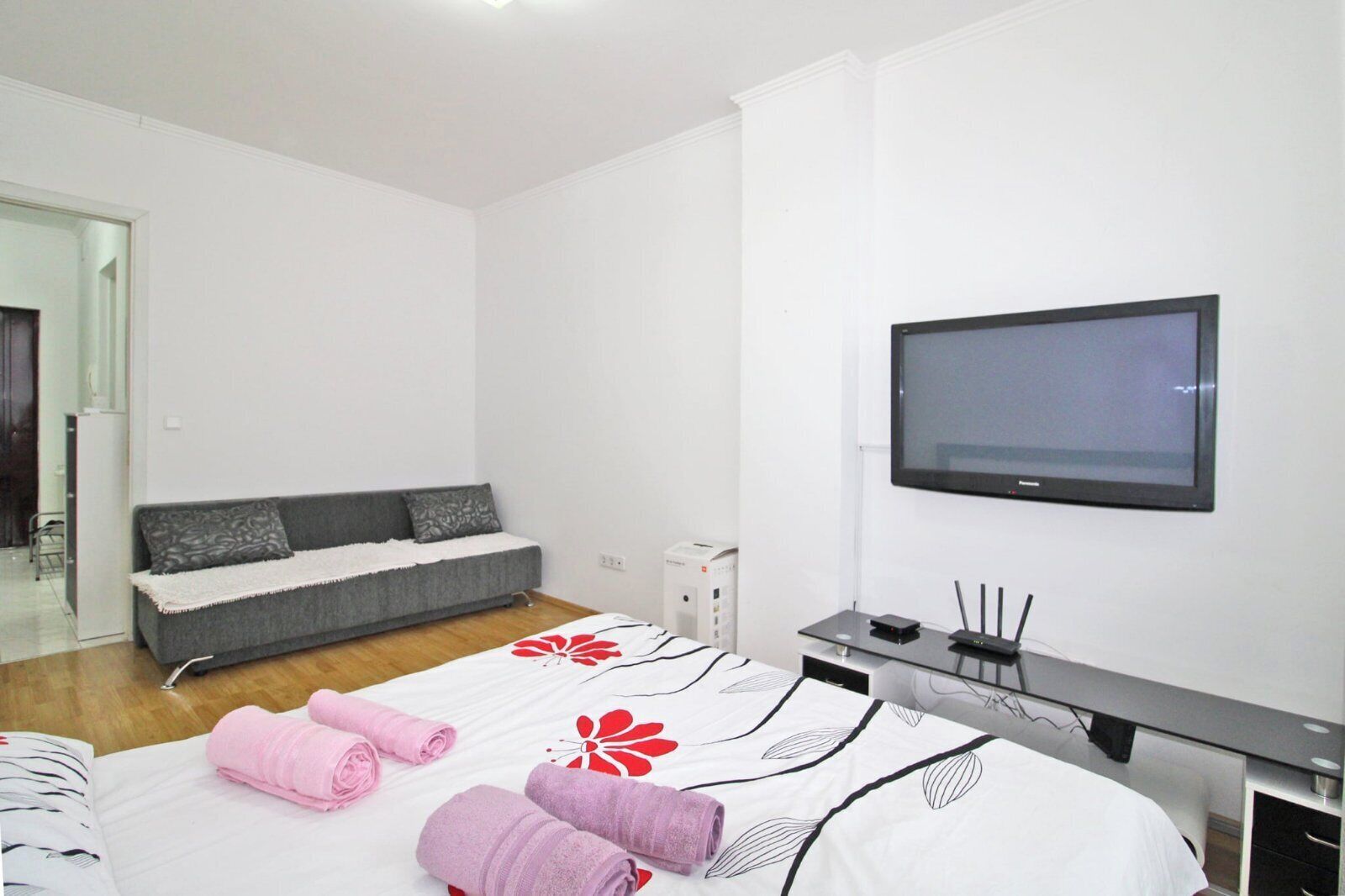 Iron/ironing board, WiFi, bed sheets