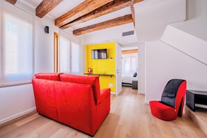 Living area - Suite Mondrian 100m from Biennale - Canal View (Venezia)