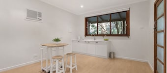 Kallista Silvermist House and Guest House by Ready Set Stay